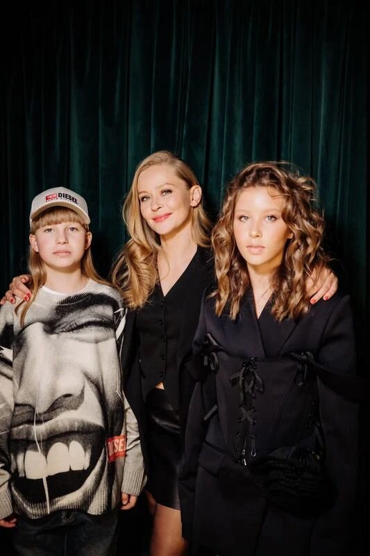 Юлия Пересильд с дочерями