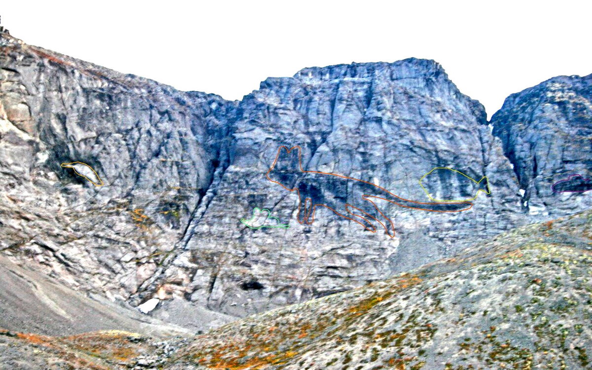 Хибины. Если увеличить фото, то можно разглядеть ещё и пингвина, подводную, лодку, рыбу ...