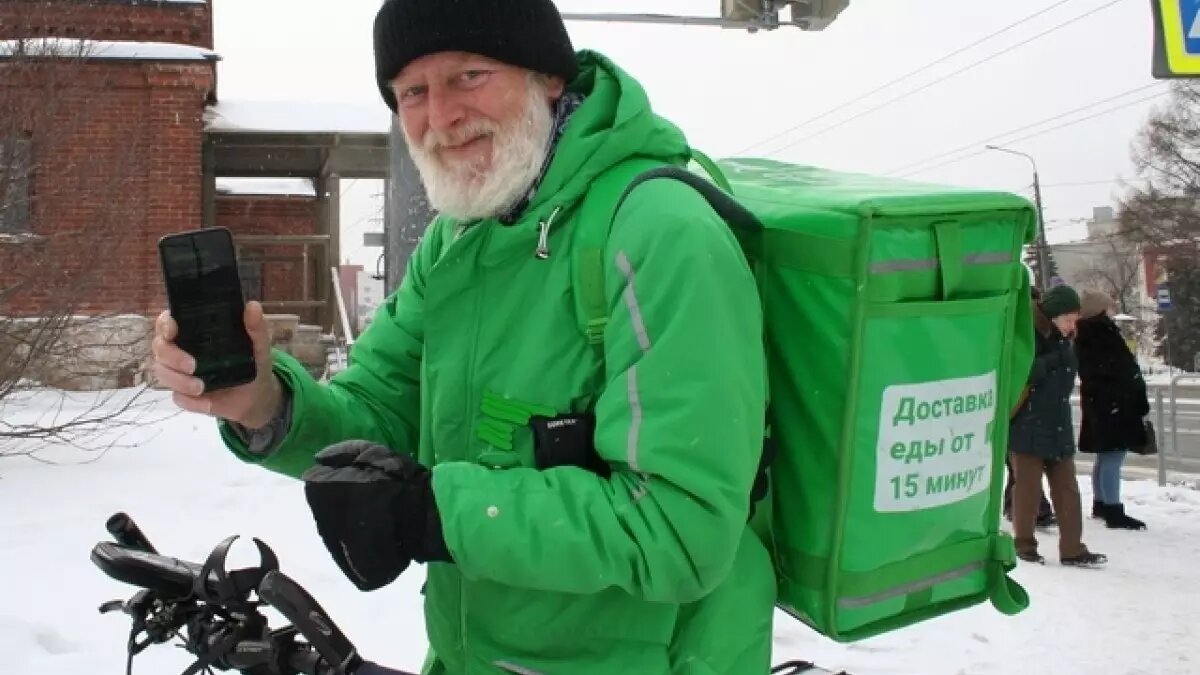     Курьер становится самой востребованной профессией на рынке труда. Службы доставки готовы брать на работу помимо студентов также пенсионеров и женщин. Почему эта профессия стала одной из самых популярных и высокооплачиваемых, разбирались «НИ»