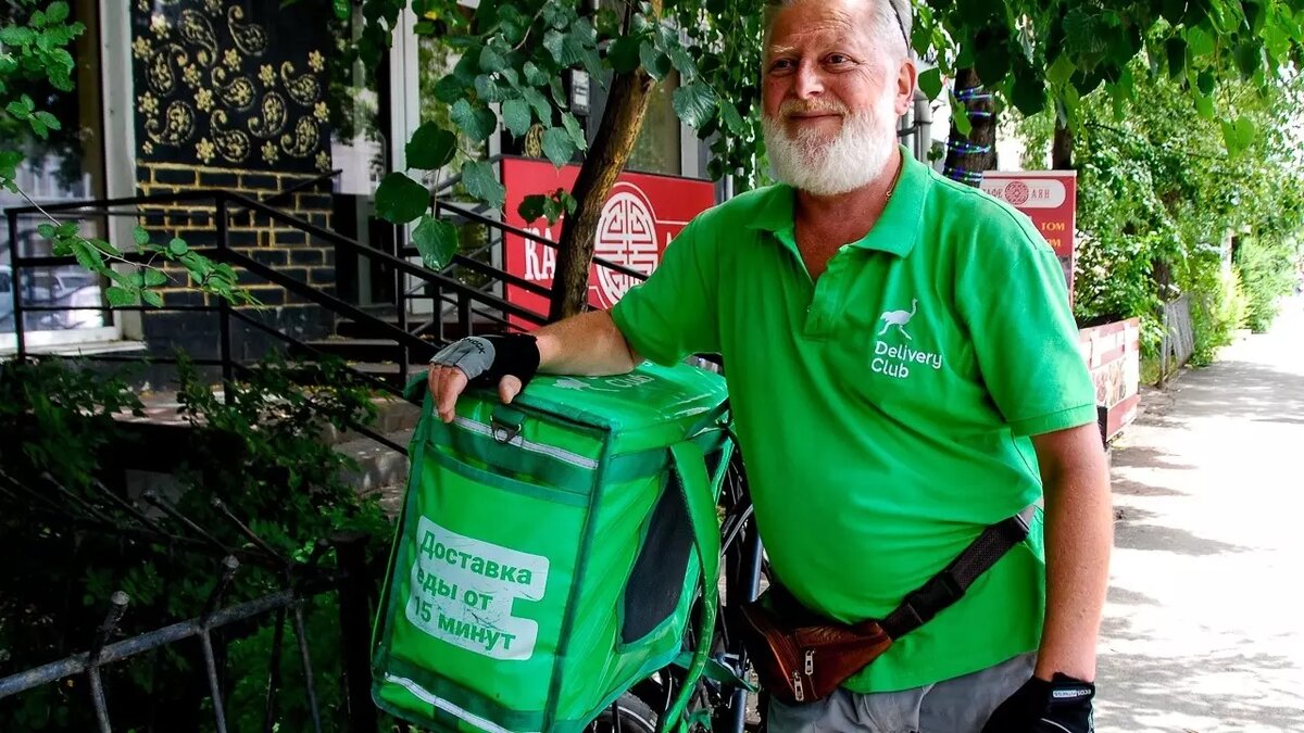 урьер из Челябинска Александр Шкробот. Фото: hornews.com