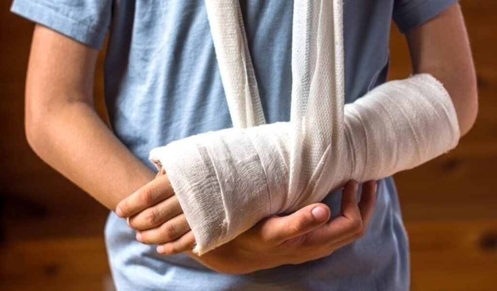 Руки-ноги береги! В Твери в травмпунктах большие очереди