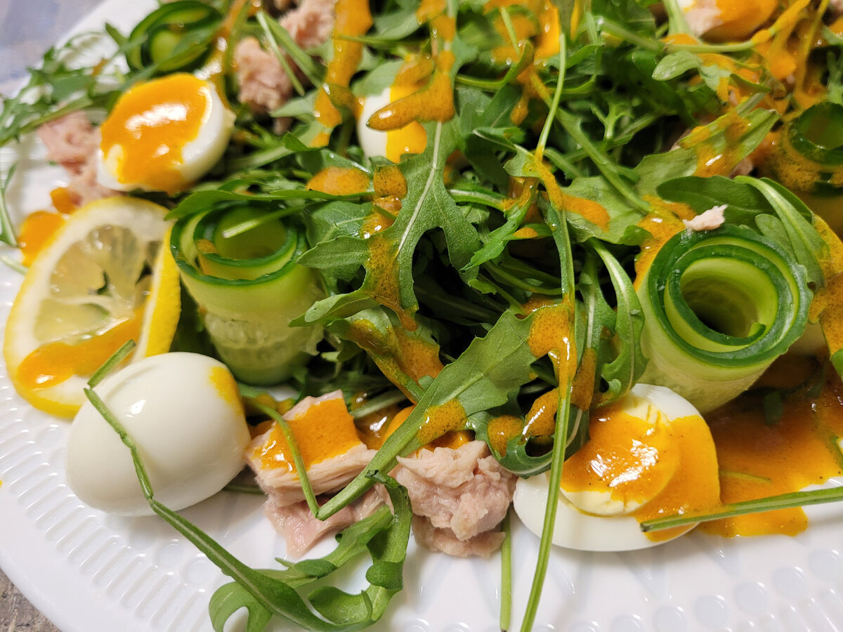 Фото салата с тунцом.