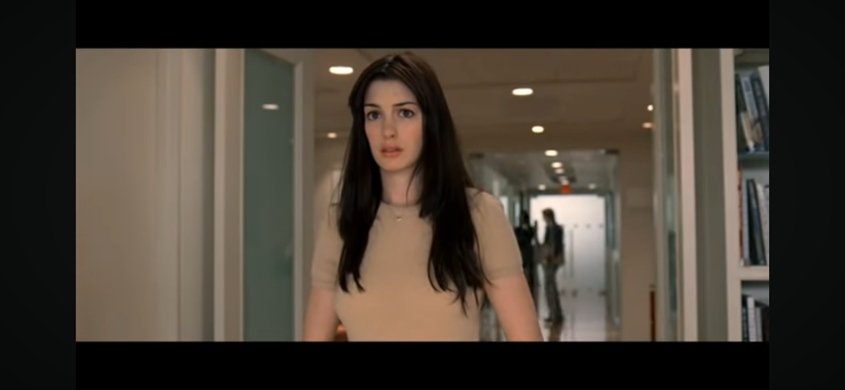 Андреа. Скриншот из фильма "Дьявол носит прада"