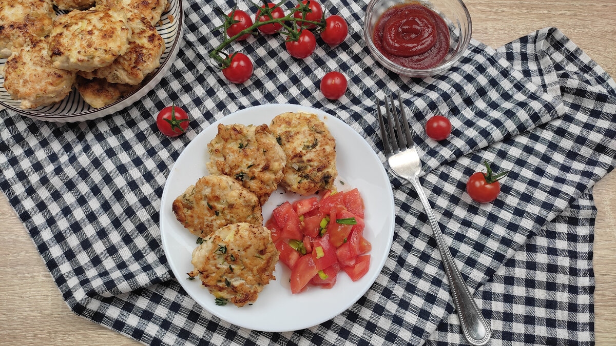 кабачки с плавленными. кабачки фаршированные рулетики. фаршированные цукини с фаршем. рулетики из цуккини с рикоттой. сырные маффины.