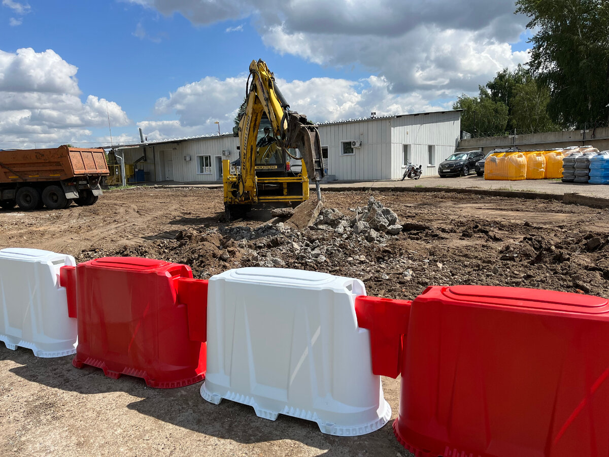 Безопасность в движении: Как легко установить и транспортировать дорожные барьеры