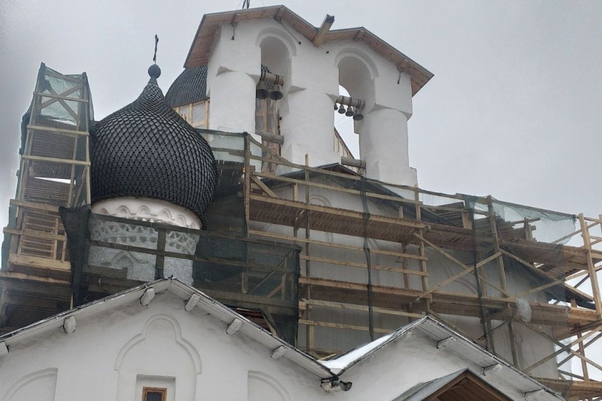    Реставраторы понижают уровень грунта у церкви Николы со Усохи в Пскове