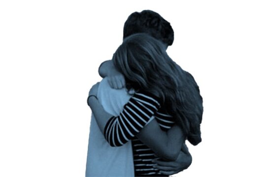 Художник carolina ocinschi-gogalniceanu. Обнимает девушку. Известные люди обнимаются. Пара лежит в обнимку. К чему снится обнимать женщину.