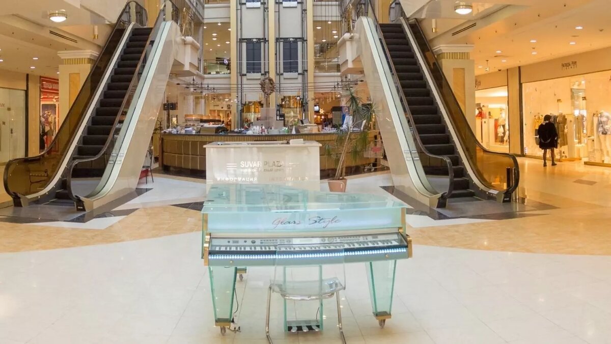     Главе Татарстана Рустаму Минниханову показали проект реновации фасада торгового центра «Сувар Плаза», расположенного на улице Спартаковская в Казани.