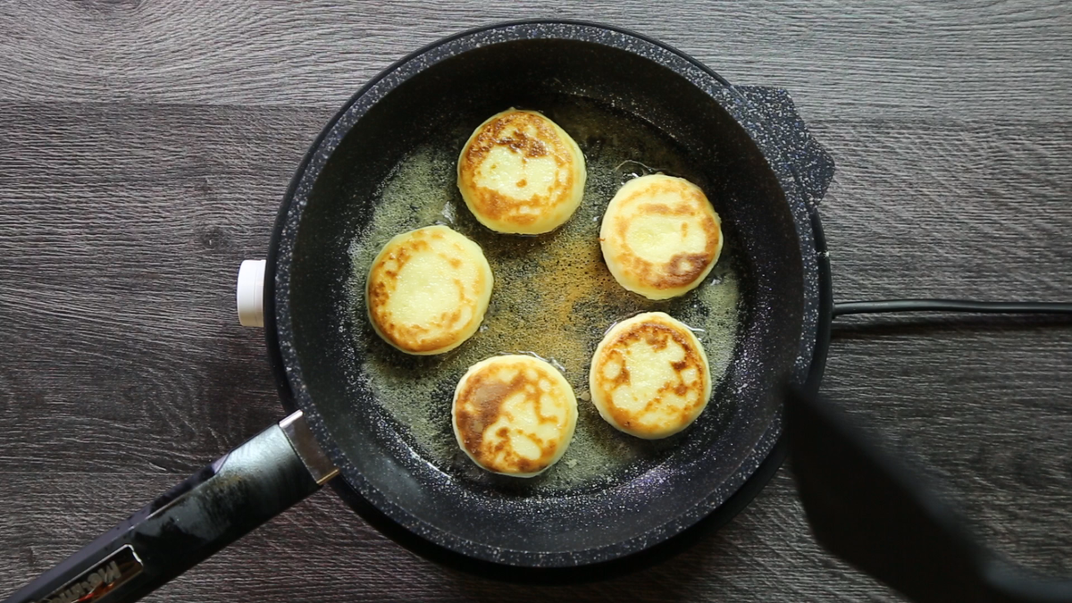 Сырники в духовке с манкой и сметаной, рецепт с фото пошагово и видео — gaz-akgs.ru