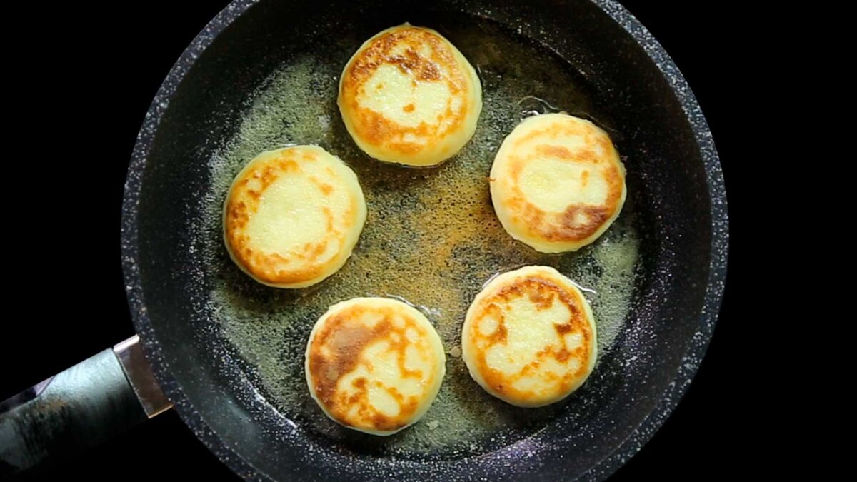 Сырники с манкой: три рецепта полезного завтрака пышных сырников с манкой