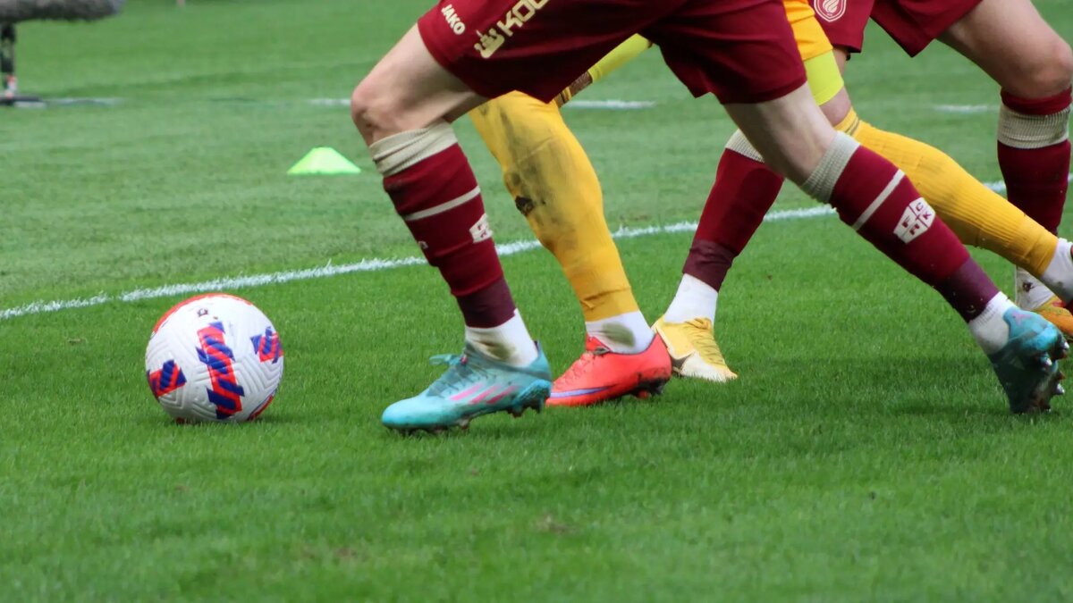     Казанский «Рубин» и краснодарская «Кубань» объявили о переходе полузащитника Леона Мусаева в клуб с юга России.