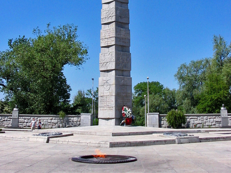 Танцуя танец гибли мы. Вахид аюбов танец смерти текст. Танцуя танец смерти гибли. Танцуя танец смерти текст. Вахид аюбов — танцуя танец смерти, гибли мы.