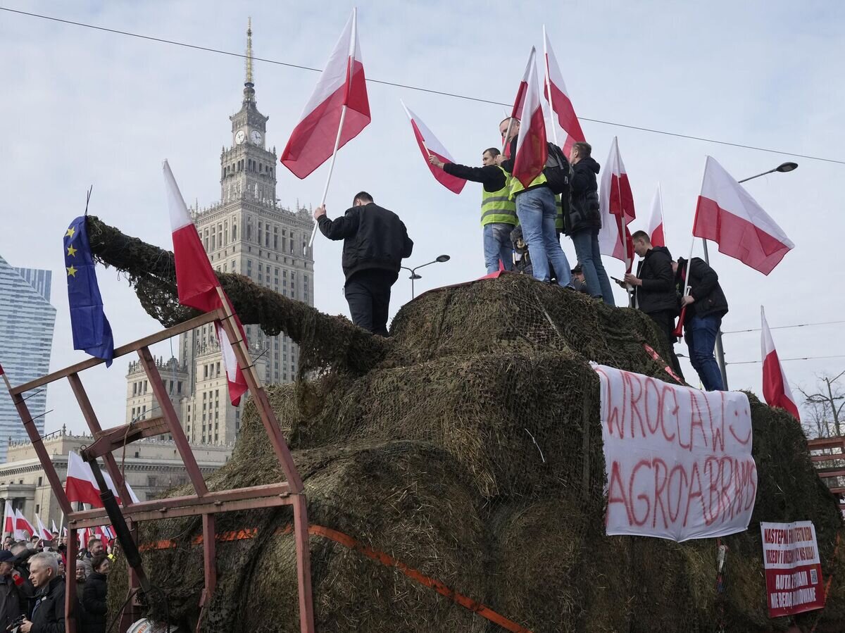    Акция протеста польских фермеров в Варшаве© AP Photo / Czarek Sokolowski