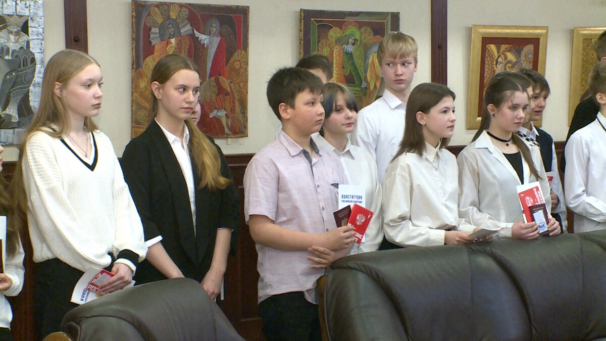    Ивановским школьникам вручили первые паспорта