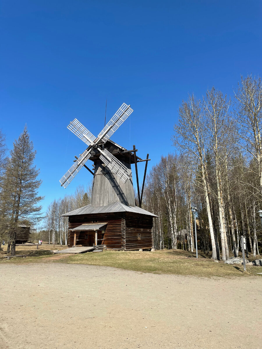 Ветряная мельница. Музей «Малые Корелы», Архангельская область 