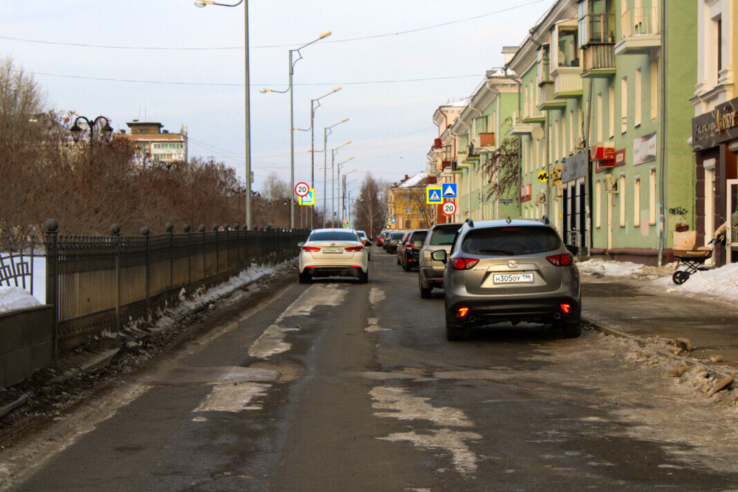 Многие мечтают купить хороший автомобиль по дешевке на аукционе или торгах. Казалось бы, раз продаются конфискованные или банкротные машины, можно сделать выгодное приобретение.-2