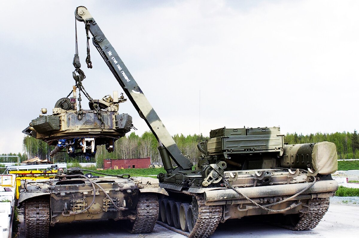 Демонтаж сварной башни танка Т-90С.