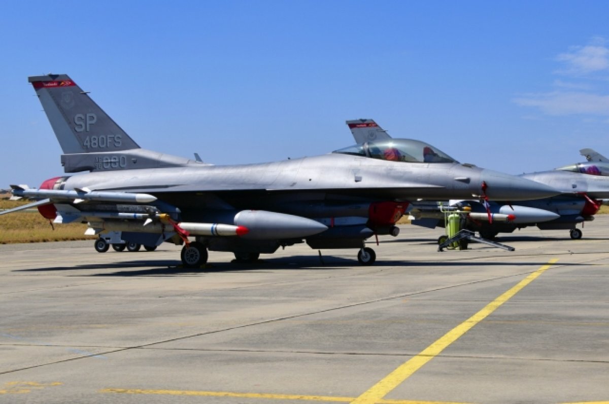    В США озвучили сроки отправки истребителей F-16 на Украину