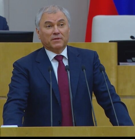 Место Жириновского не долго пустовало. Вячеслав Володин активно привлекает внимание публики к работе парламента своими выступлениями. У него, к счастью, получается гораздо интеллигентнее, чем у Владимира Вольфовича. 