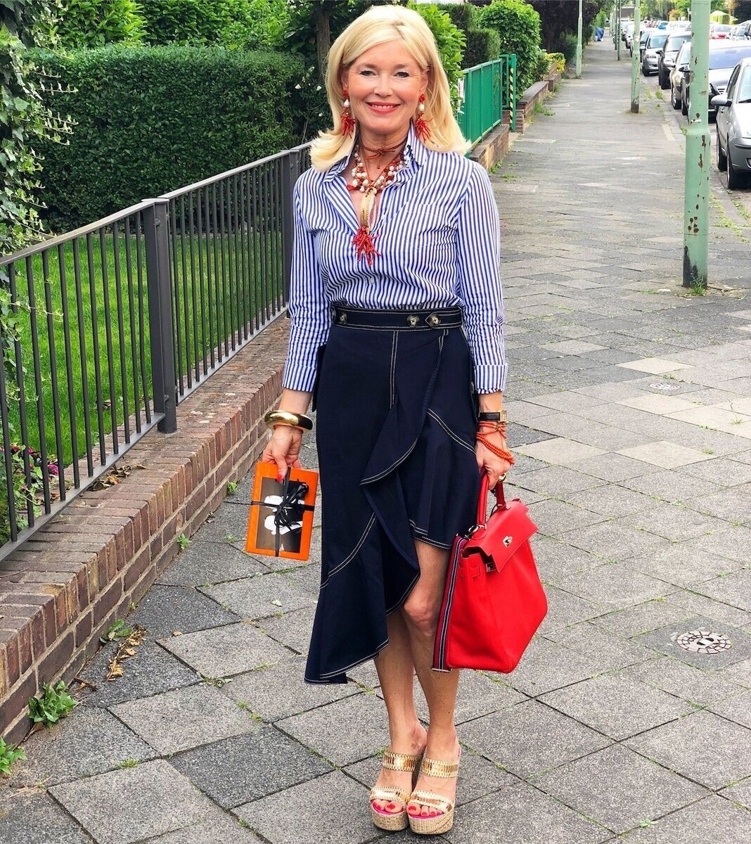 Женщины за 50 18. Хелен миррен в 40-50 лет. Прически для пожилых женщин. Женщины за 50 18. Джейн фонда 2023.