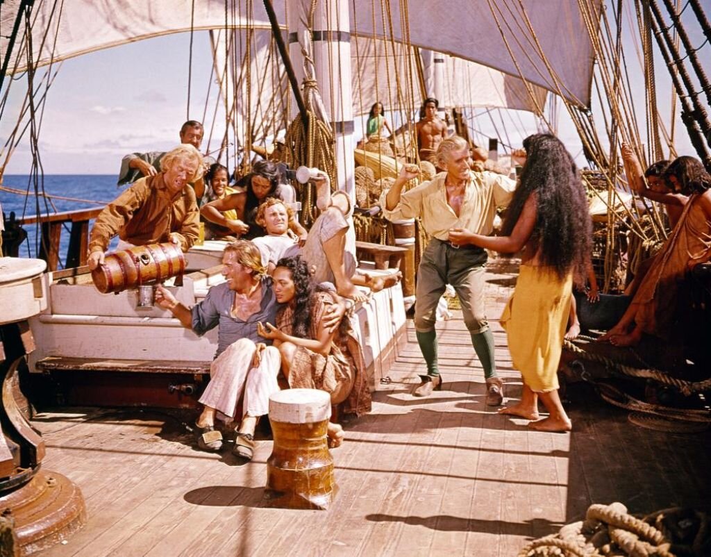 Несколько девушек. Среди девушек. Мужчинав окружение девушек. Соперничество мужчины и женщины. Мужчина и женщина.