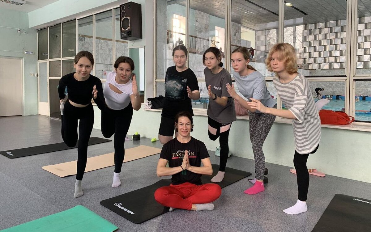 Татьяна Кузнецова со своими учениками.