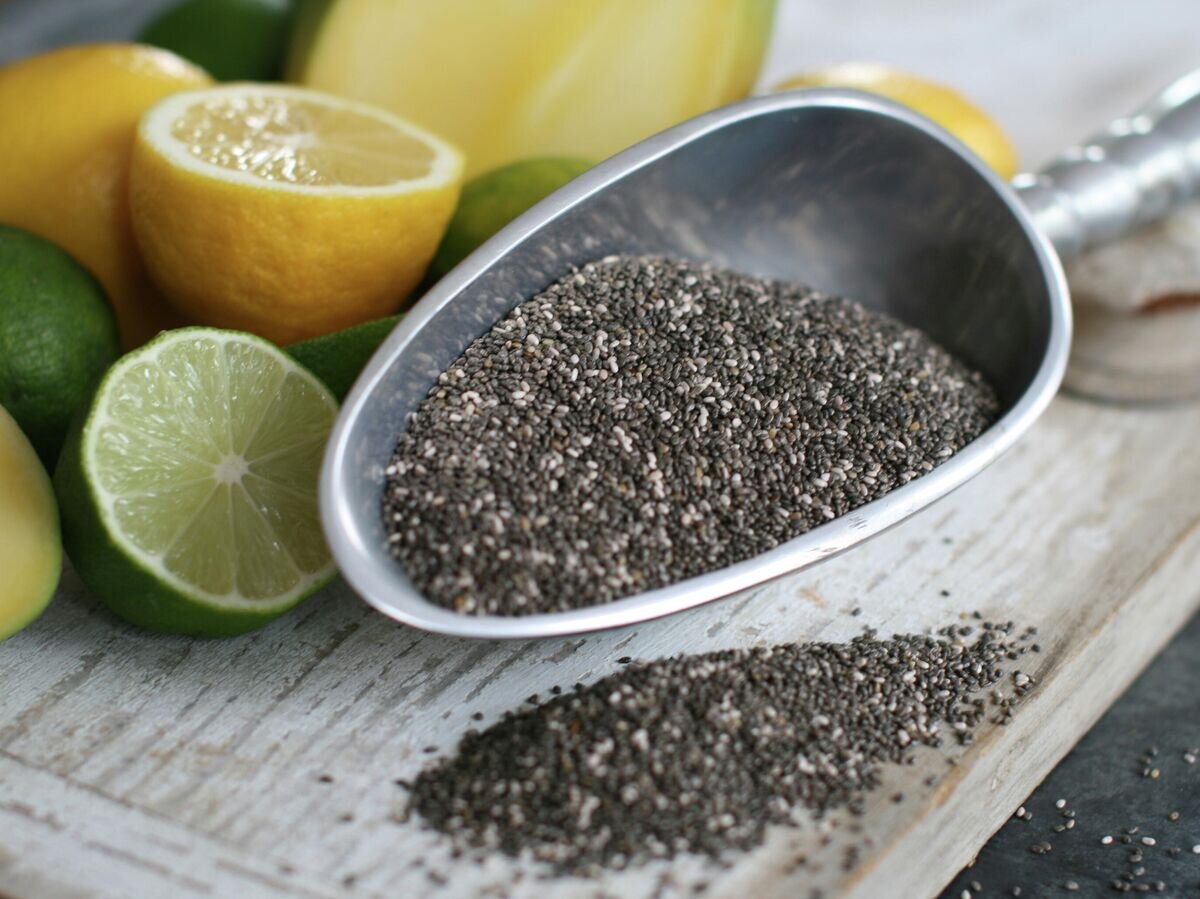 семена льна польза. семена для здоровья женщины. семена для здоровья женщины. подсолнечные семечки. семечки подсолнуха очищенные.