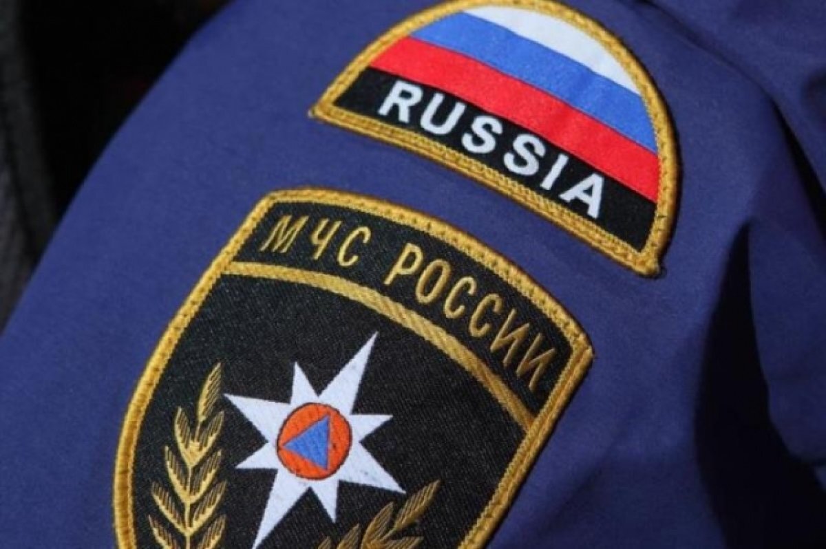    Пожарные эвакуировали 50 человек, включая 15 детей, из горящего дома в КЧР