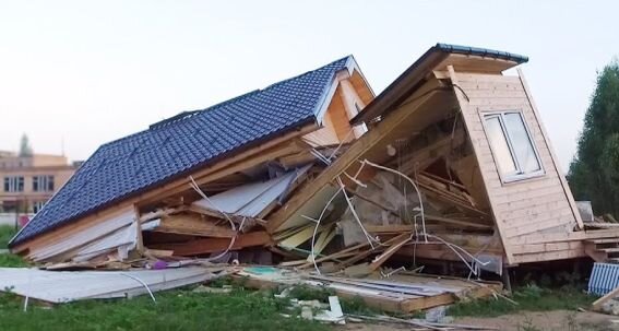 Примерно так разваливаются дома, построенные "для себя"
