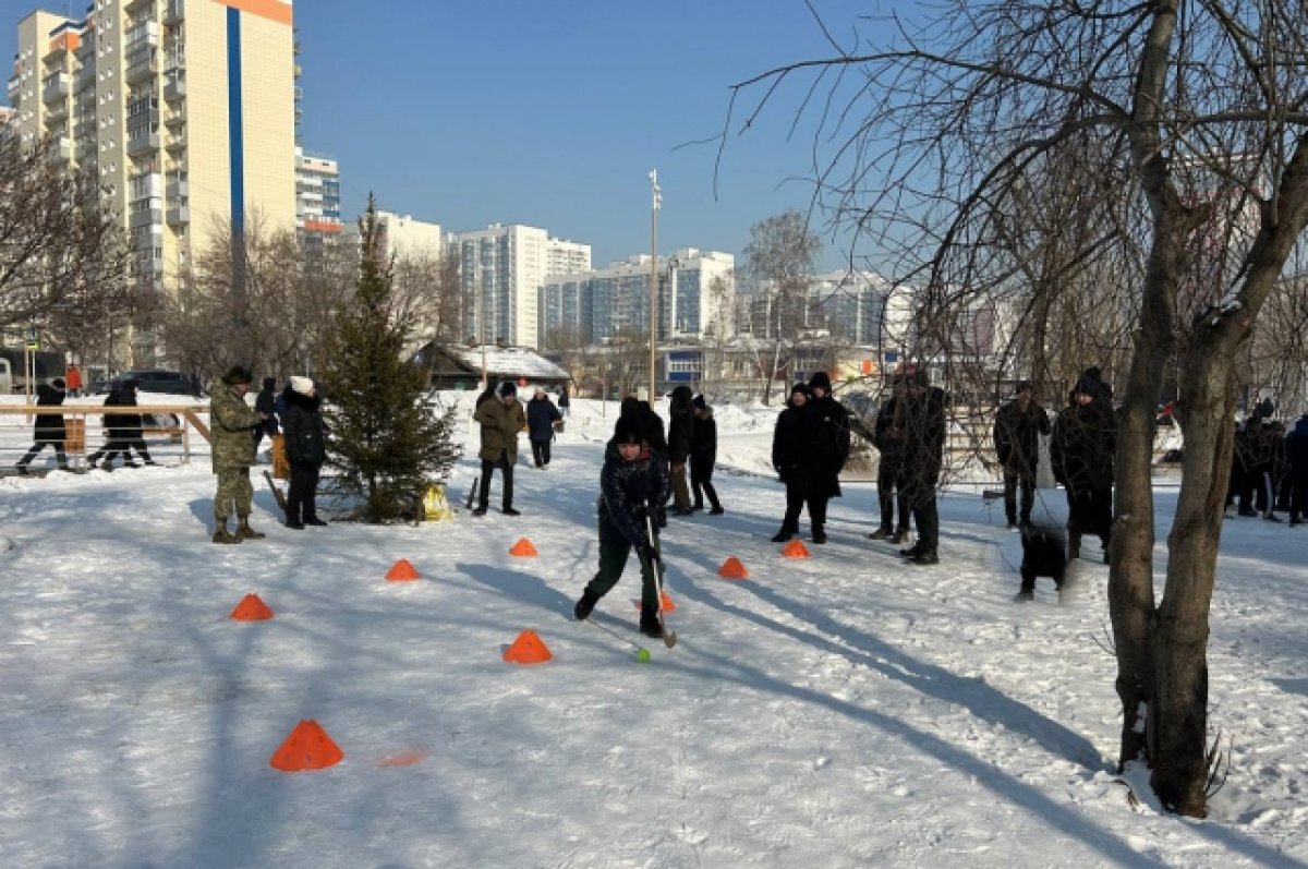    В Красноярске в сквере Полтавский прошли соревнования школьников
