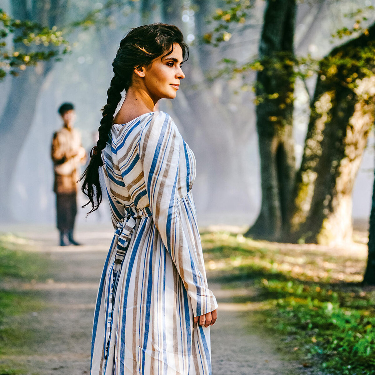    «Роль Татьяны мне досталась не просто потому, что мой супруг режиссер. Я сразу попала в образ. Поняла, что моя Татьяна должна быть загадочная, томная, и одновременно в глазах у нее должен светиться ум. Я это быстро нащупала» Лиза Моряк в фильме «Онегин». 2024 г. Ксения Исаева