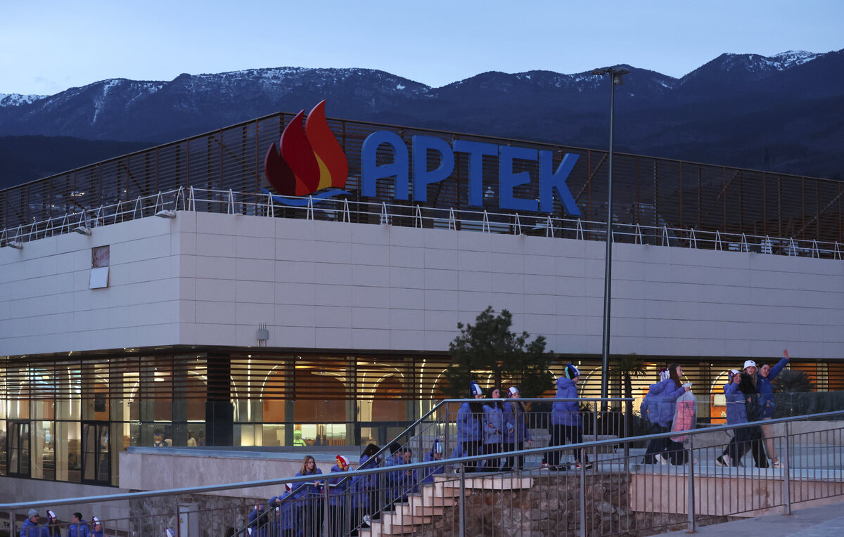    Столовая детских лагерей "Янтарный" и "Хрустальный" МДЦ "Артек"  Сергей Мальгавко/ТАСС