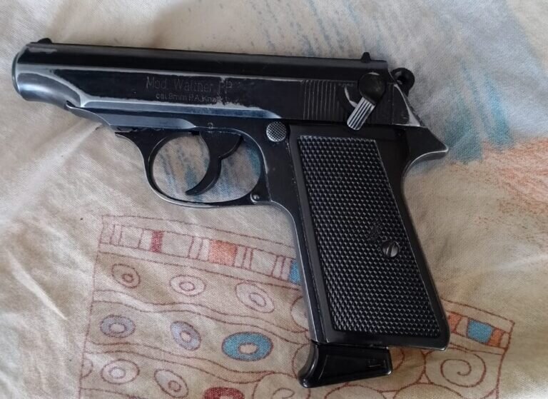    Житель Сакмарского района более 30 лет незаконно хранил дома два пистолета Кристина Просвиркина