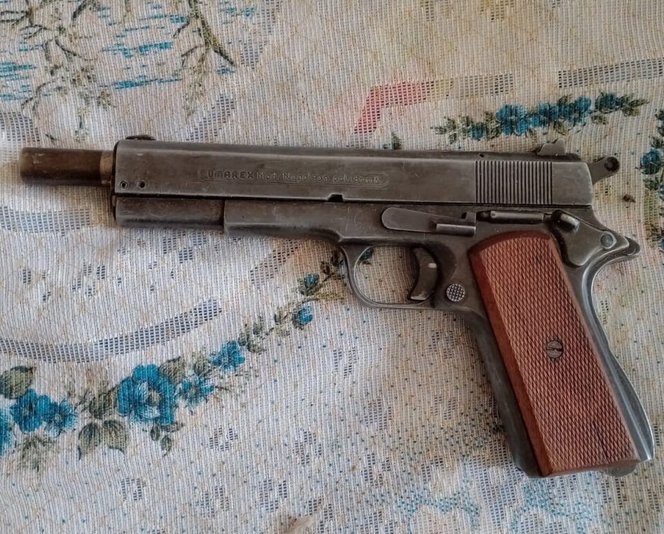    Житель Сакмарского района более 30 лет незаконно хранил дома два пистолета Кристина Просвиркина