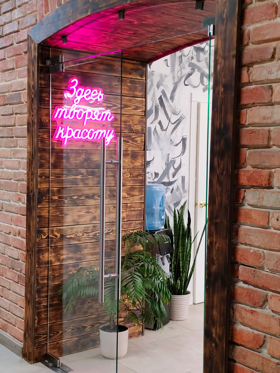 Вход в парикмахерскую