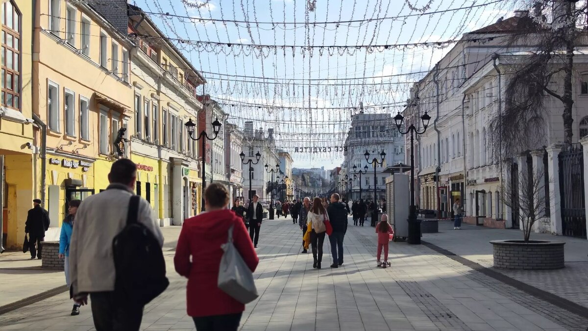     Чаще всего в Нижний Новгород в качестве туристов приезжают молодые образованные жители Москвы и Санкт-Петербурга. Об этом NewsNN рассказала директор турагентства «Роза Ветров НН» Мария Свиридова.