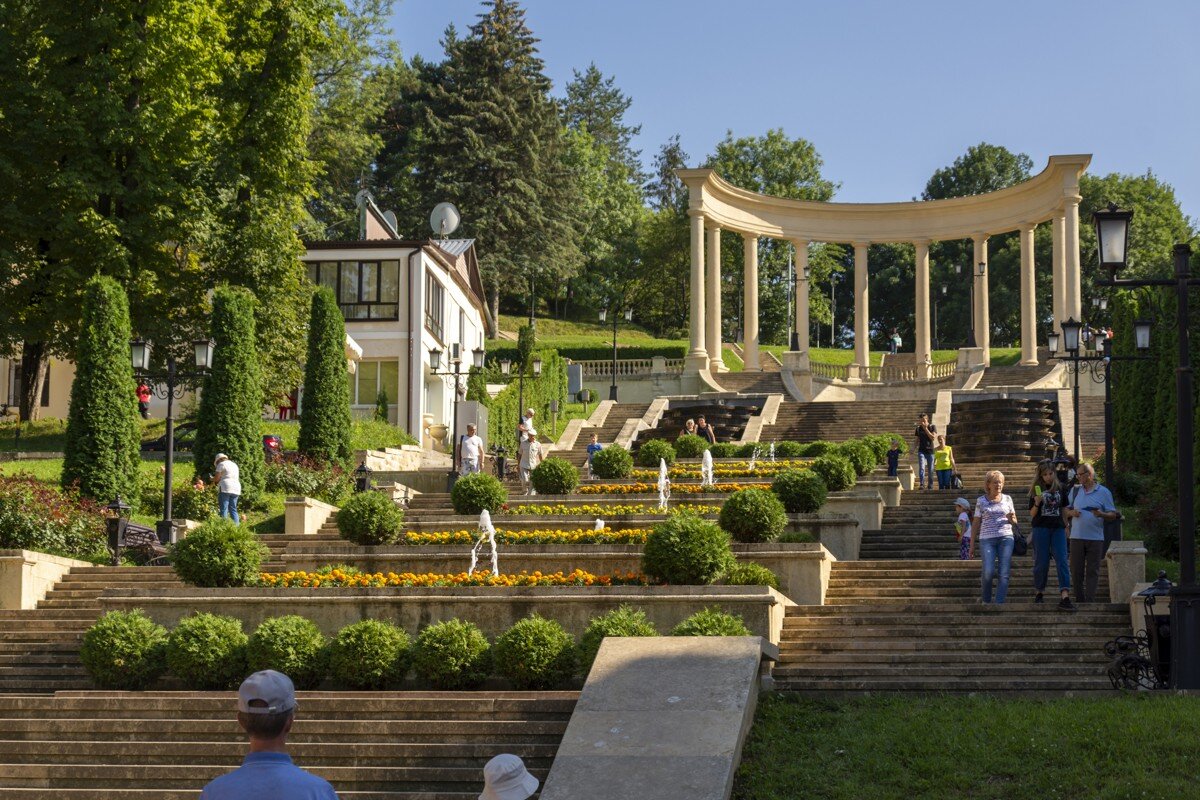 Даже такую тему, как путешествия по России   ( не в "гейропу", заметьте) , злые соотечественники решили превратить в плацтдарм для словесных баталий. 