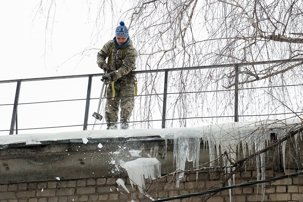 Весна рядом: как в Нижнем Новгороде борются с сосульками и наледью |  Нижегородская правда | Дзен