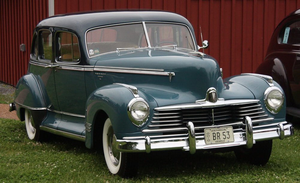    Дизайн первых послевоенных Hudson не поражал воображение. На снимке модель Commodore 1947 года