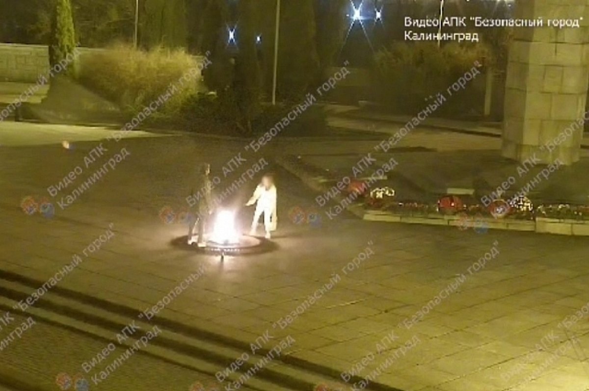    Житель Екатеринбурга устроил пикник у Вечного огня в Калининграде