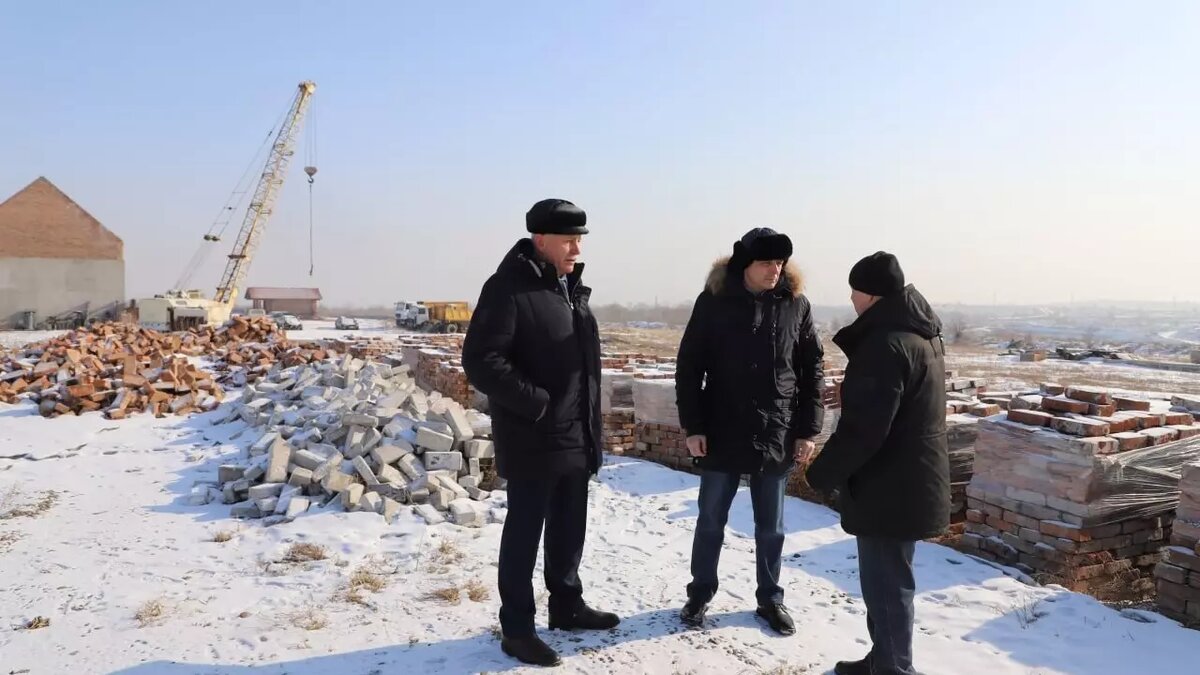     Власти Черногорска обратились к спикеру республиканского парламента за помощью в получении официальной аккредитации промпарка «Черногорский». Рассказываем, почему раньше в ней не было необходимости и что это даст.