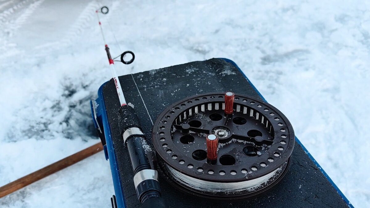 Бдительно следим за "кивком" удочки...