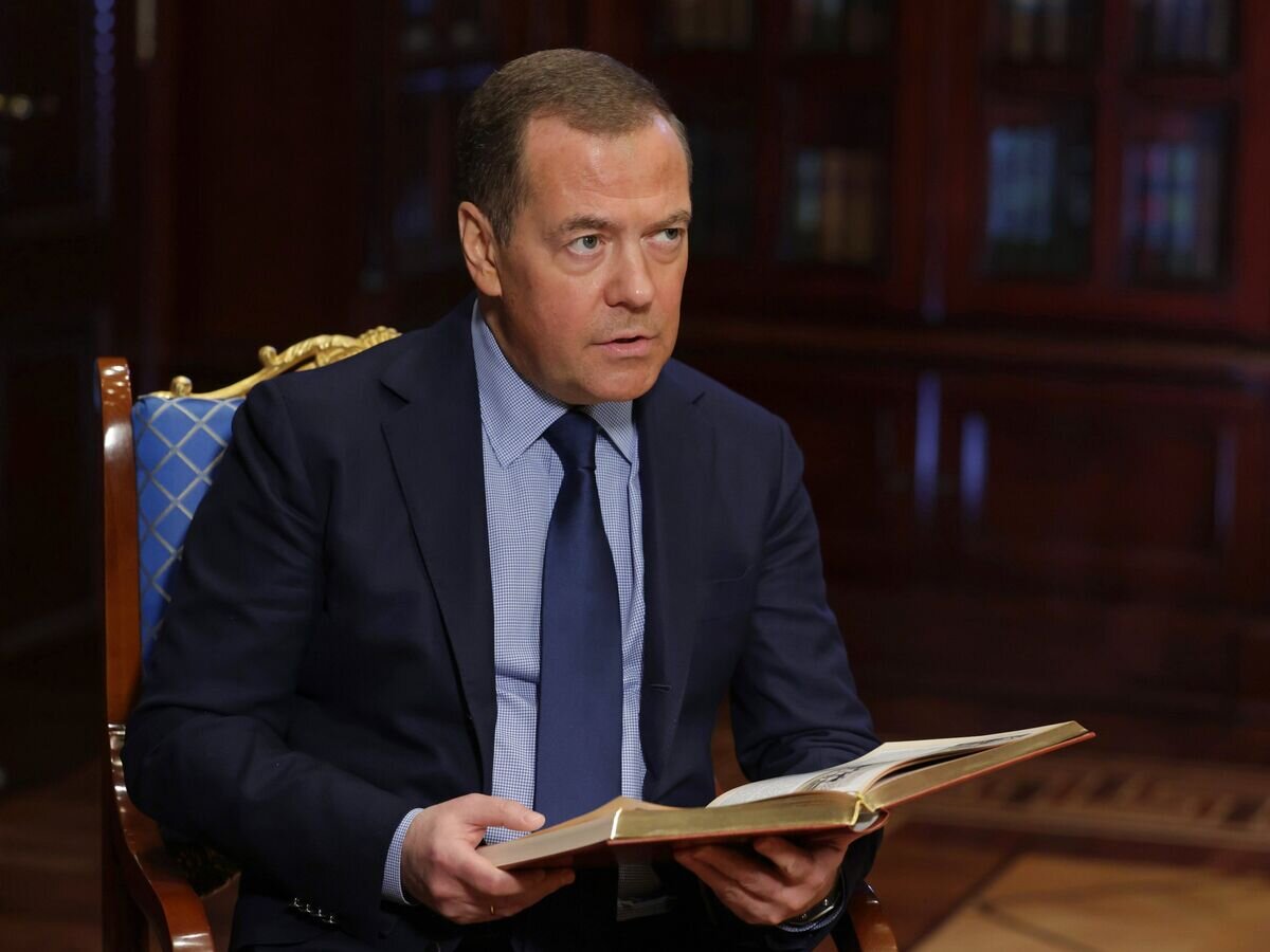   Зампред Совбеза РФ Д. Медведев принял участие в проекте "Классика и мы"© РИА Новости . Екатерина Штукина