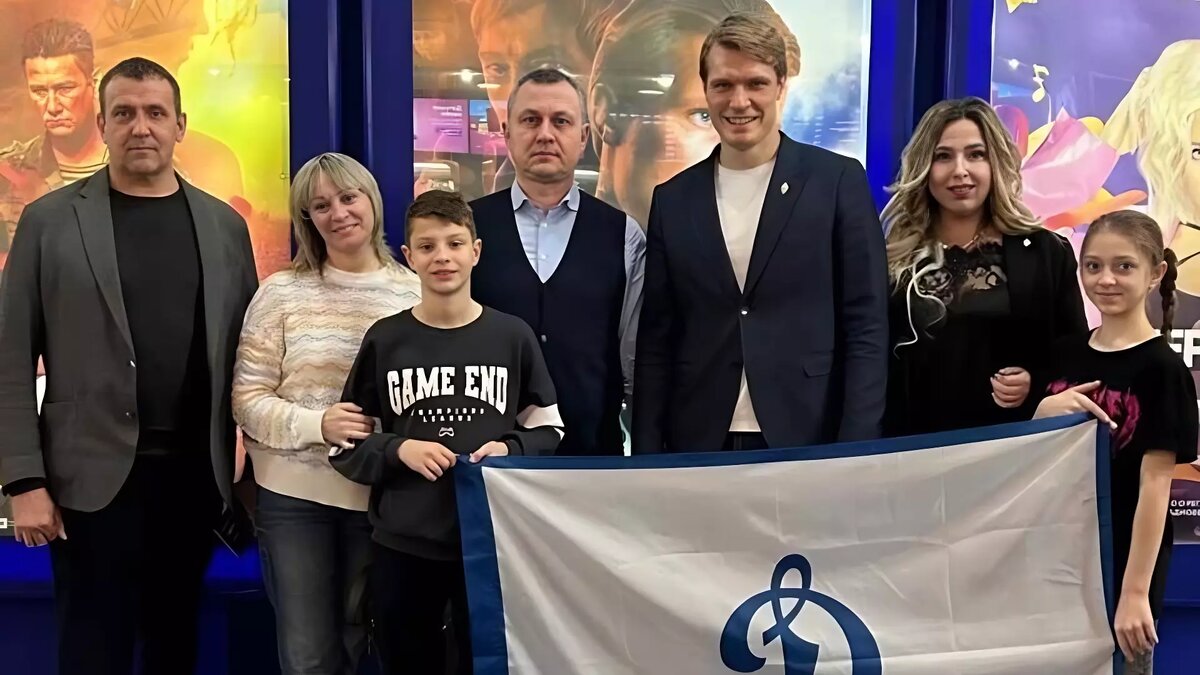     В Волгограде показали премьеру фильма «Командир», главную роль в котором исполнил наш земляк Кирилл Зайцев, известный в том числе по картине «Движение вверх».