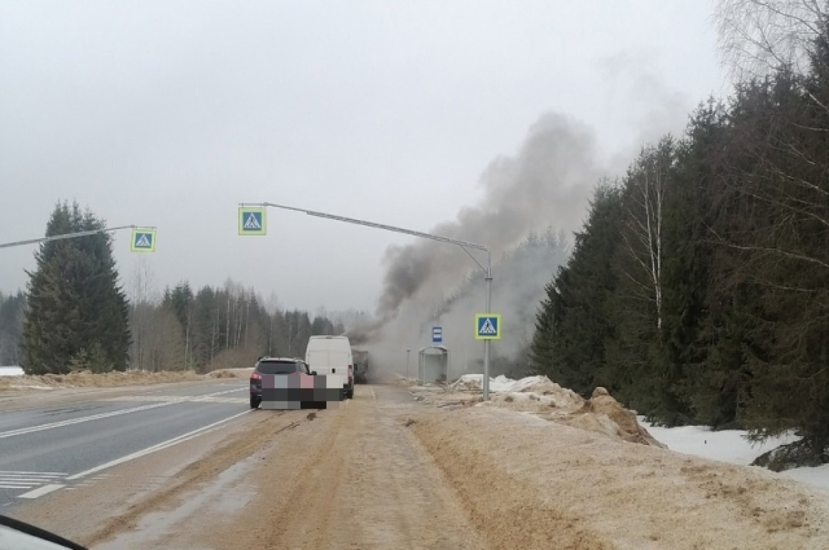    В Тверской области неравнодушные водители помогли потушить самосвал