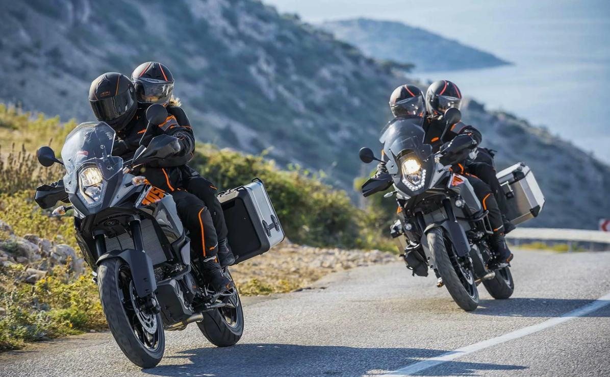 Первый мотоцикл становится не только средством передвижения, но и частью стиля и образа жизни. 