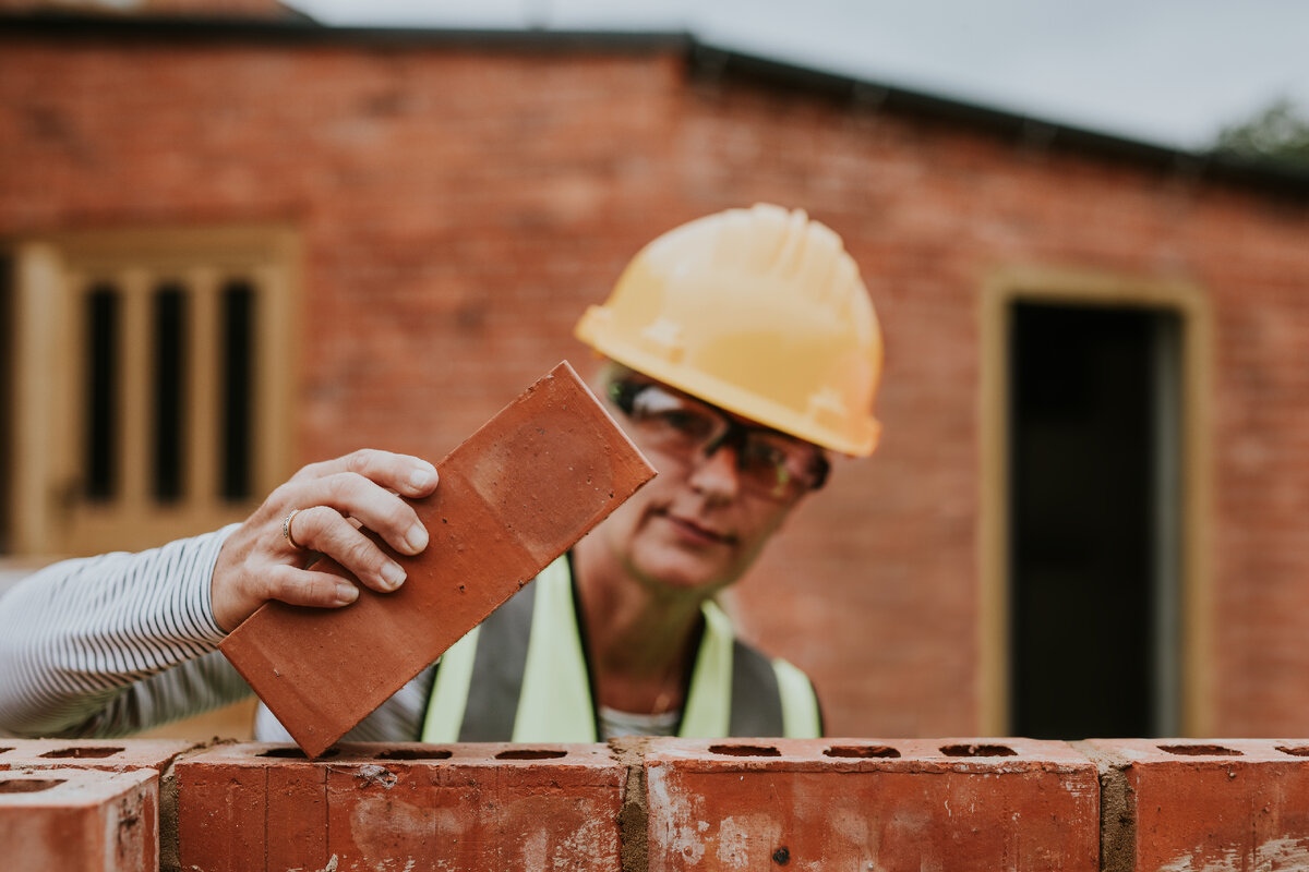 <a href="https://ru.freepik.com/free-photo/woman-contactor-laying-bricks-outside-the-home_18415512.htm#fromView=search&page=3&position=27&uuid=89908041-6b0a-49d7-81d4-49f6da81f549">Изображение от rawpixel.com на Freepik</a>