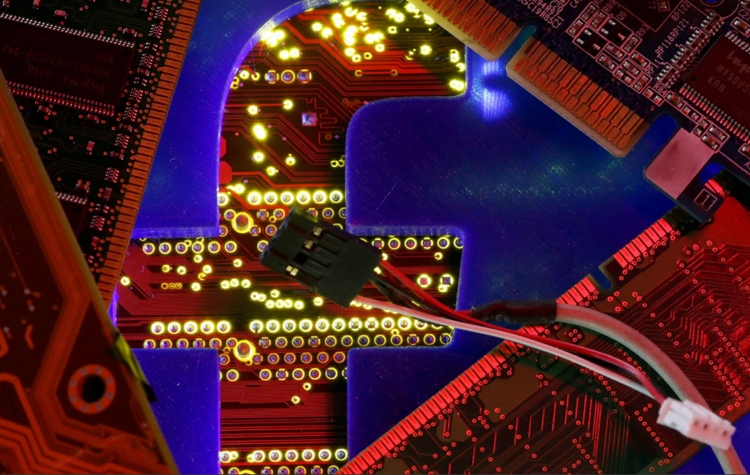 Cambridge Analytica придумывала, как высасывать из пользователей Facebook максимум информации: делала веселые приложения и тесты, а потом составляла профили, помогающие манипулировать людьми))..