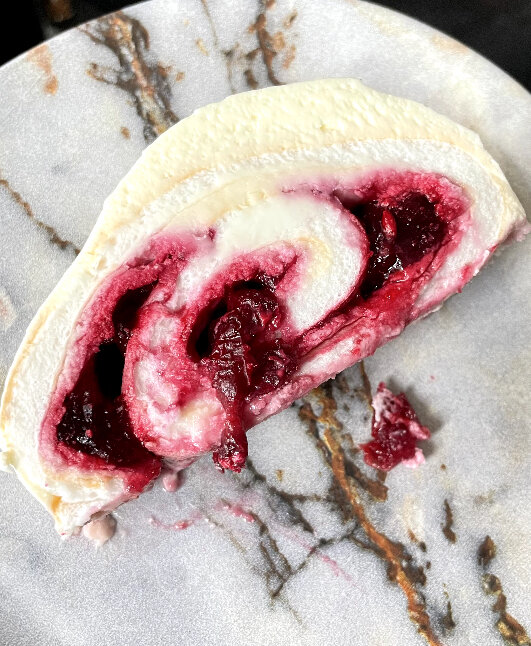 Меренгой рулет с вишней за час