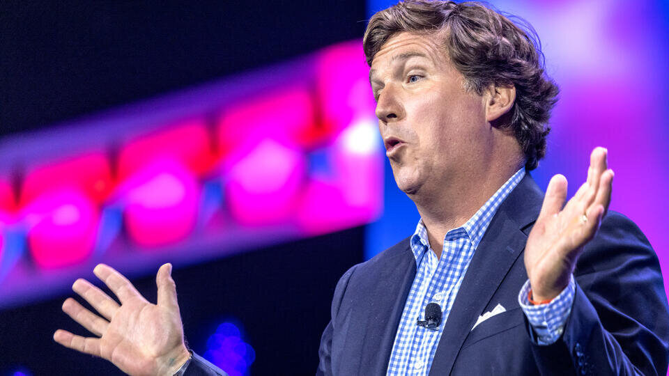 американский журналист такер карлсон. такер карлсон показывает москву. экс-ведущий fox news карлсон. американский журналист карлсон такер последние выпуски. такер карлсон показывает москву.